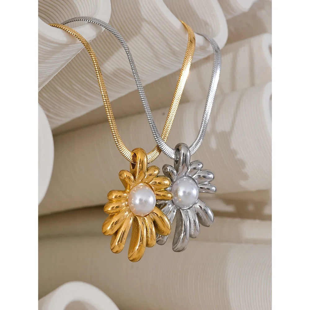 Olyss Necklace