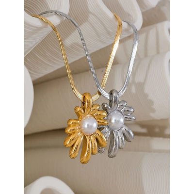 Olyss Necklace