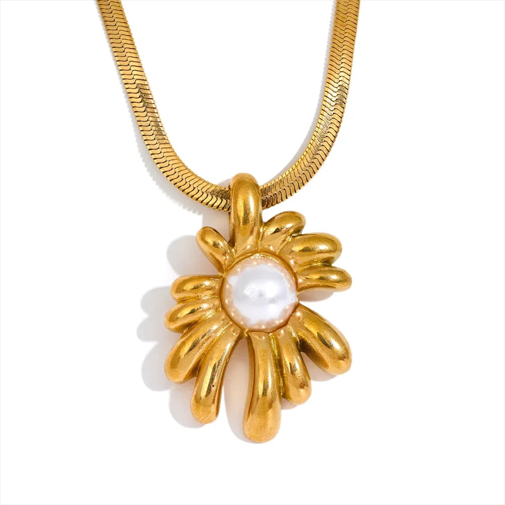 Olyss Necklace