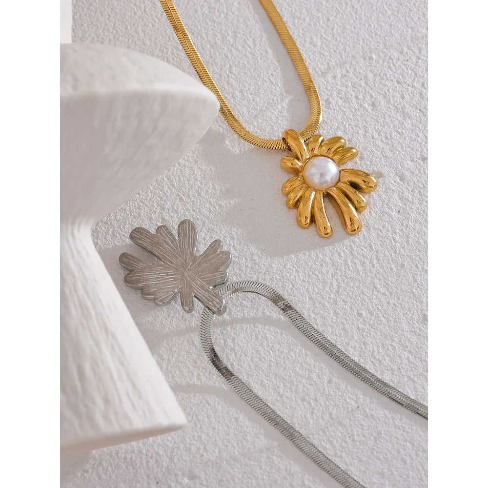 Olyss Necklace