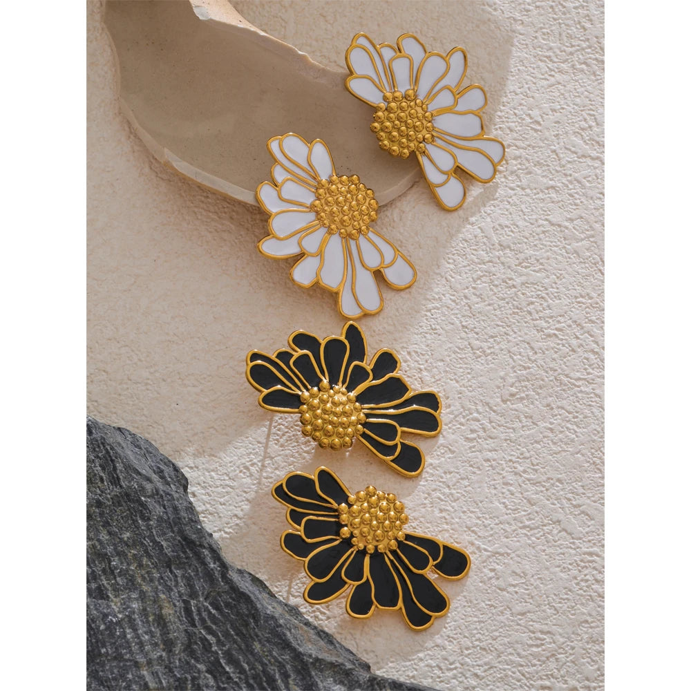 Elara White Gold Earrings