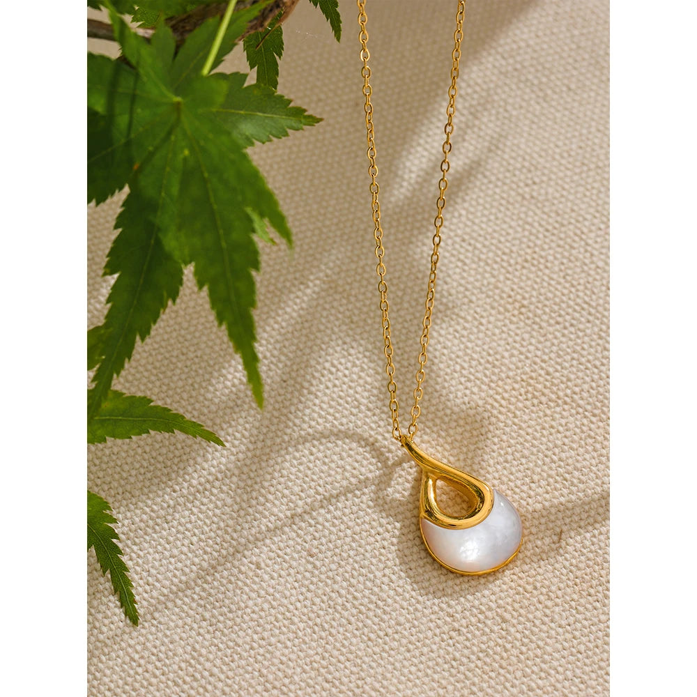 Olyra necklace