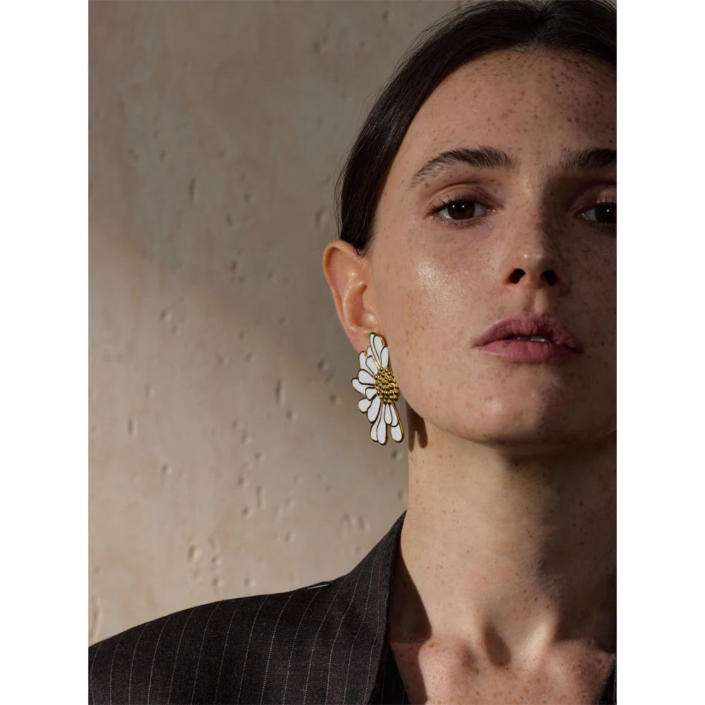 Elara White Gold Earrings