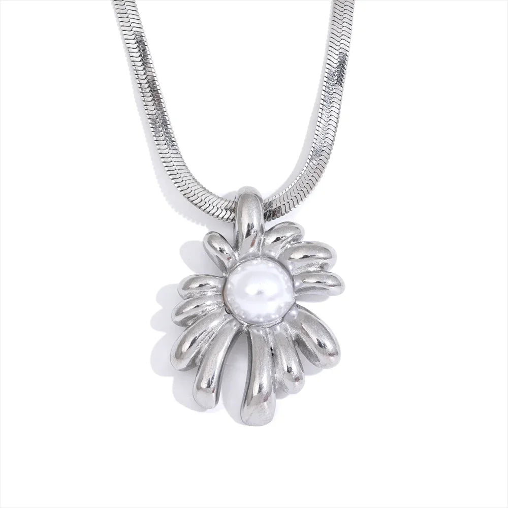 Olyss Necklace