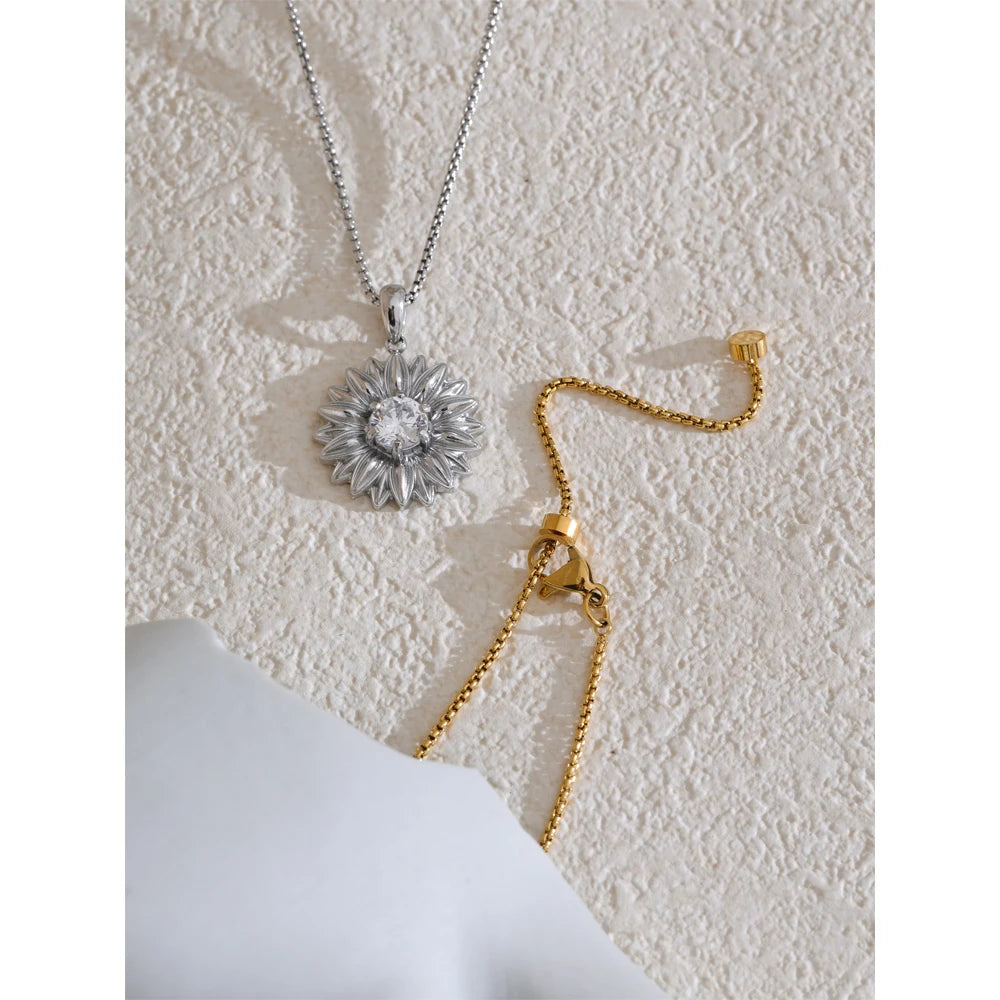 Soleil Éternel Necklace